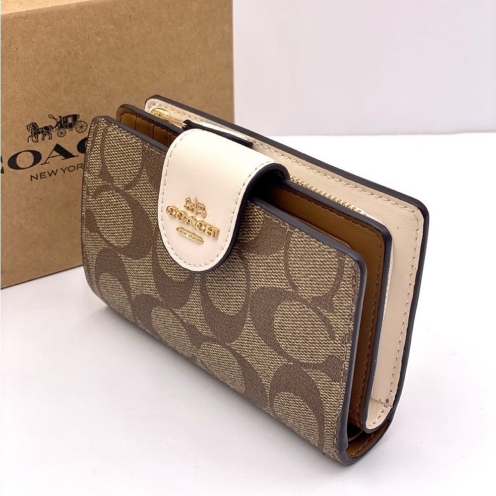 Coach Signature Medium Corner Zip Wallet - Picture 2 of 9